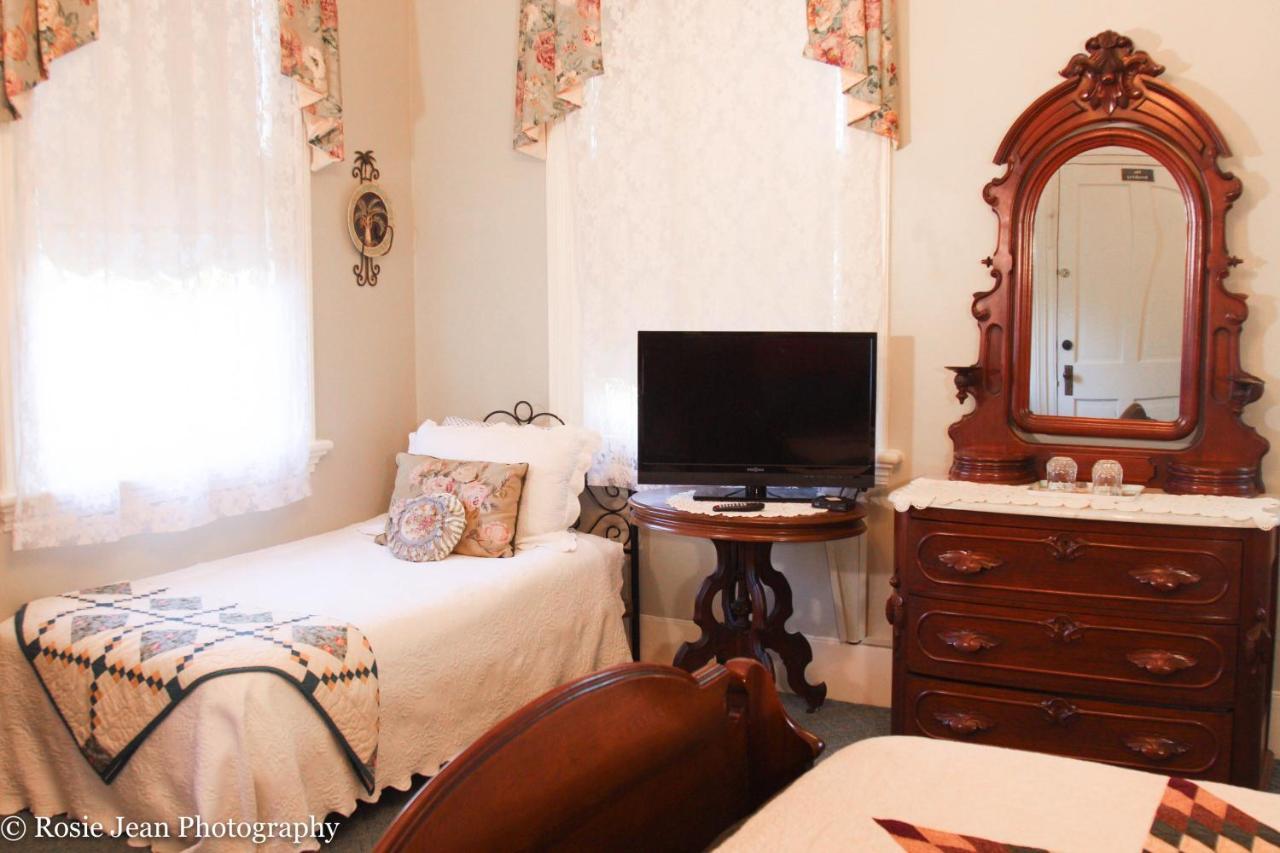 Flowertown Bed And Breakfast Саммервилл Экстерьер фото